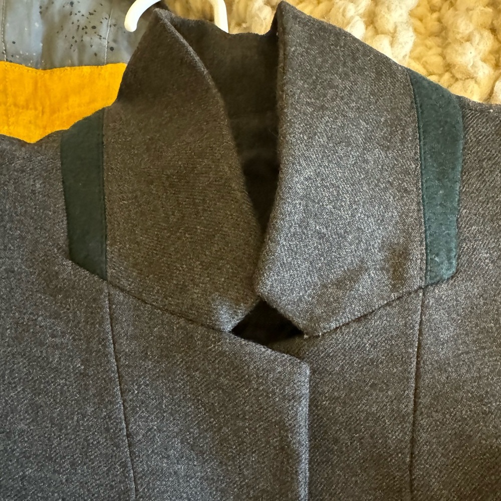 Classic Gray Wool Blazer - Picture 6 of 8